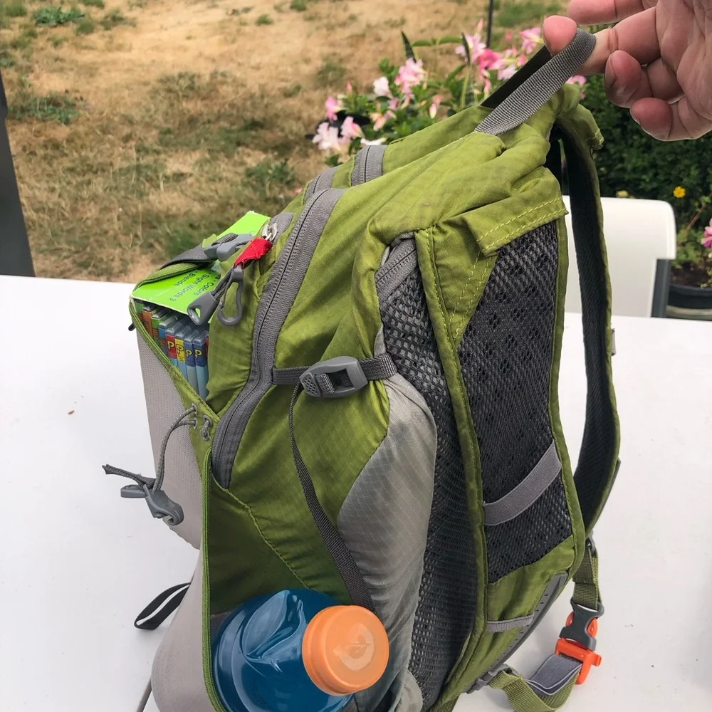 REI Rucksack Hydration Men’s Green and Gray Camping Backpack